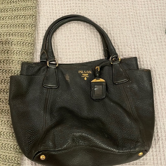 COPY - PRADA PURSE PREVIOUSLY OWNED AND LOVED TO DEATH!! $300 only!!!!! - Picture 1 of 9